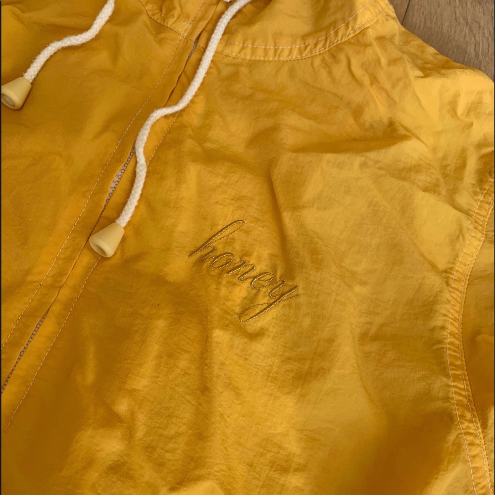 RARE✨ Brandy Melville Honey Krissy Windbreaker